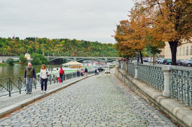 Vltava Nehri üzerinde göster