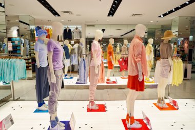 Uniqlo mağaza içinde