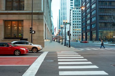 Akşam Chicago Caddesi