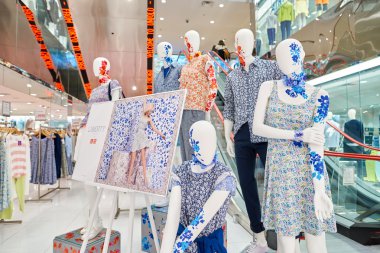 Uniqlo mağaza içinde