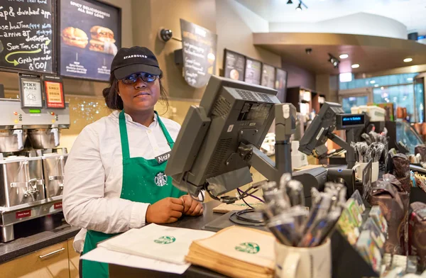 Внутри кафе Starbucks — стоковое фото