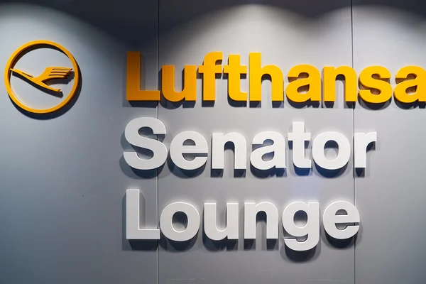 Logo en Frankfurt Aeropuerto — Foto de Stock