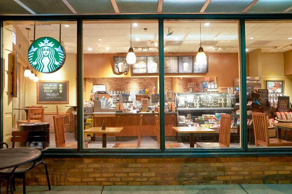 Exterior of Starbucks Cafe — Stock Photo, Image