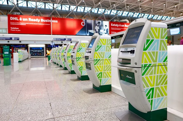 Fiumicino Havaalanı içinde — Stok fotoğraf