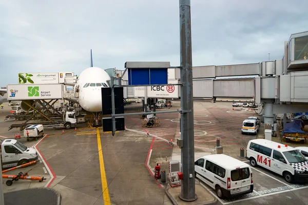 フランクフルト空港にドッキングされた航空機 — ストック写真