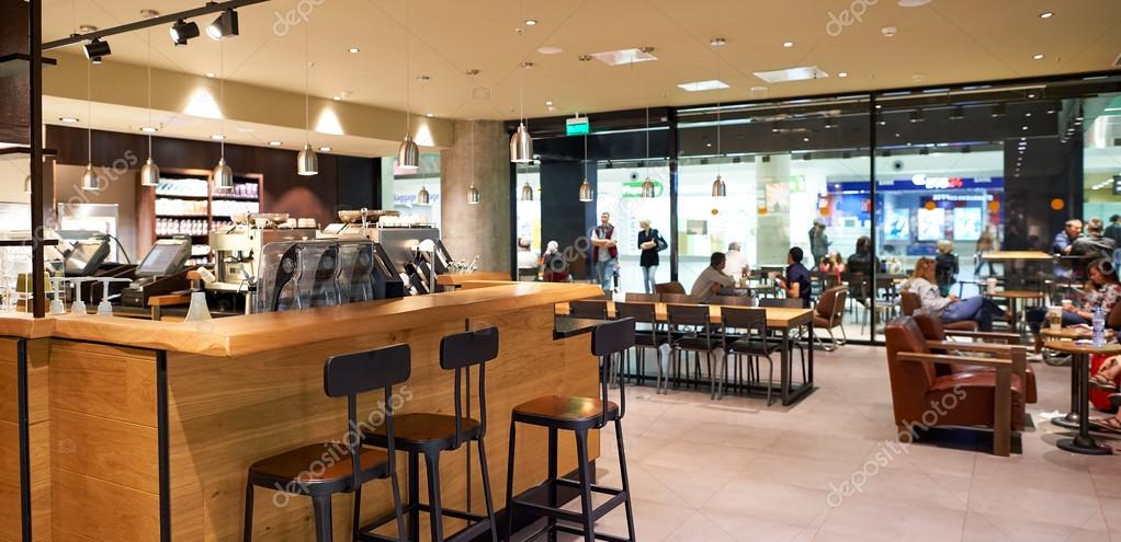 Innenraum des Starbucks Cafés — Redaktionelles Stockfoto ...
