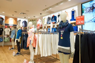 Uniqlo mağaza içinde