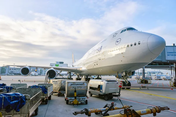 Lufthansa Boeing 747-8 — Stockfoto