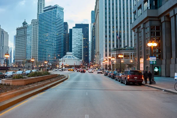 Straat van Chicago 's avonds — Stockfoto