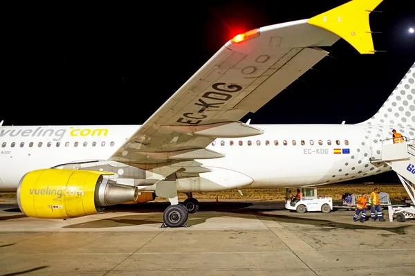 Vueling Airbus A320 di notte — Foto Stock