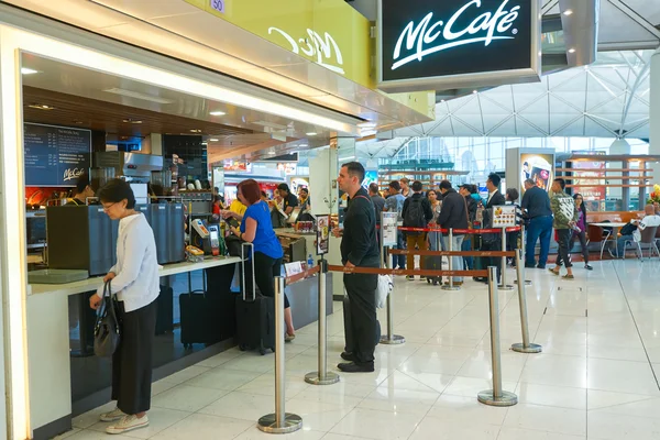 香港空港のマッカフェ — ストック写真