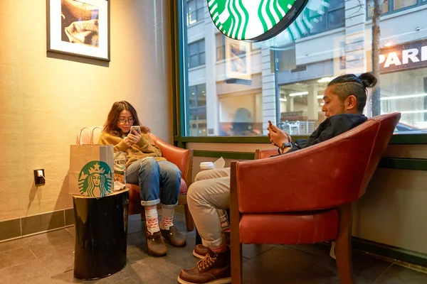 Starbucks Cafe New York'ta — Stok fotoğraf