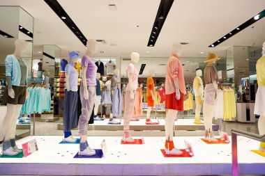 Uniqlo mağaza içinde