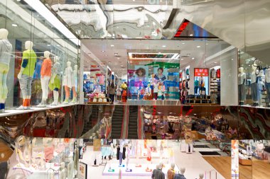 Uniqlo mağaza içinde