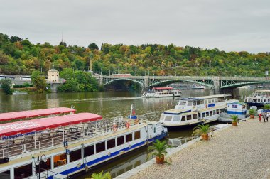 Gündüz Prag Caddesi
