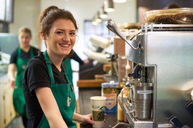 İşçi Starbucks Cafe