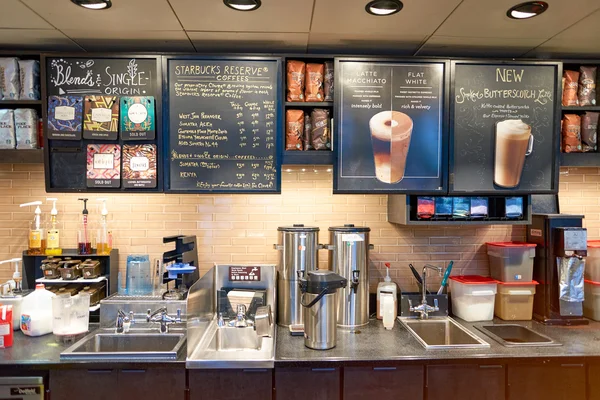 Starbucks Cafe в Нью-Йорке — стоковое фото