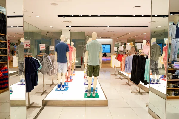 Uniqlo mağaza içinde