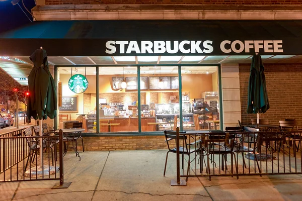Utsidan av Starbucks Cafe — Stockfoto