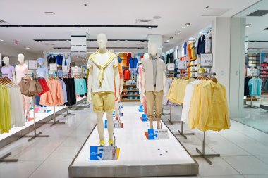 Uniqlo mağaza içinde