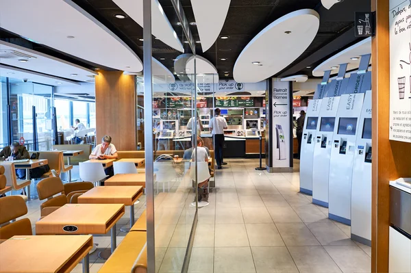 Ristorante McDonald's interno — Foto Stock