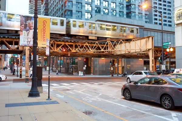 Calle de Chicago por la noche — Foto de Stock