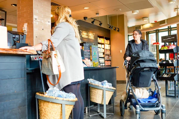 Starbucks Cafe em Nova York — Fotografia de Stock