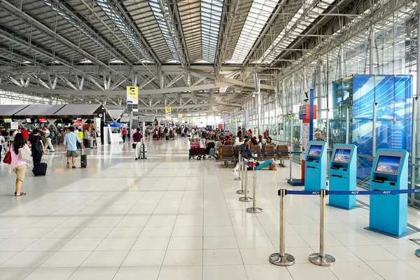 Vnitřní část letiště Suvarnabhumi — Stock fotografie