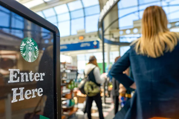 Café Starbucks no Aeroporto O 'Hare — Fotografia de Stock