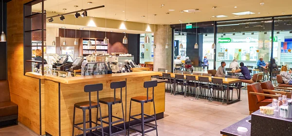 Інтер'єр кафе Starbucks — стокове фото