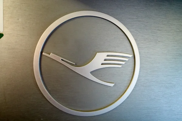Närbild på Lufthansa logotyp — Stockfoto