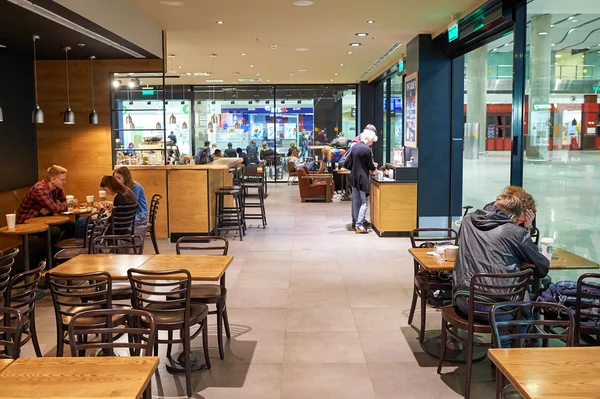 Starbucks Cafe iç — Stok fotoğraf