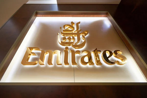 Primer plano del logotipo de Emirates —  Fotos de Stock