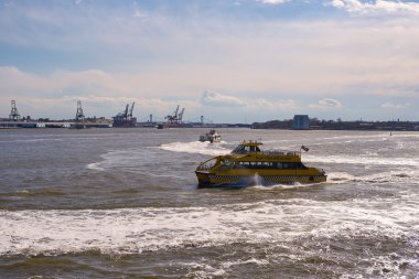  Pier 15, New York görüntülemek