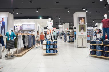 Suria Klcc içinde Uniqlo mağaza