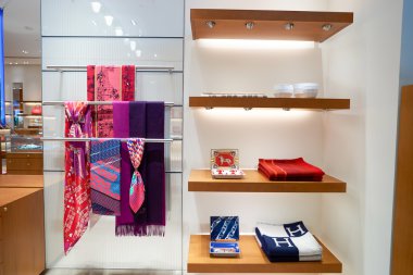  Hermes mağaza içinde 