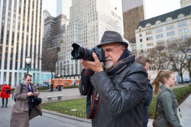 adam New York'ta fotoğraf çekmek