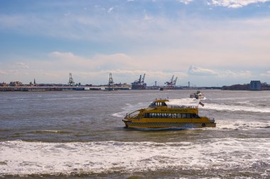  Pier 15, New York görüntülemek