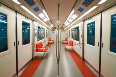 Dubai Uluslararası Havaalanı'nda tren