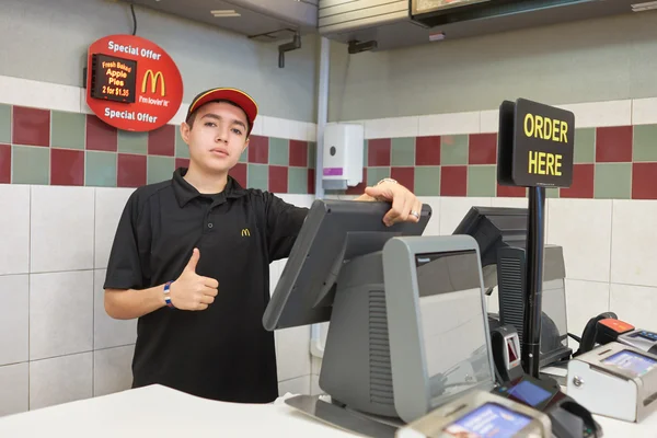 Dentro del restaurante McDonald 's — Foto de Stock