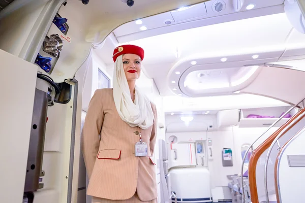 Člen posádky Emirates — Stock fotografie