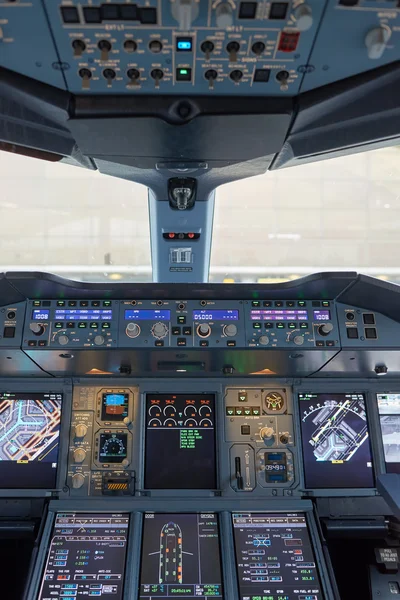 Kokpit dari Emirates Airbus A380 — Stok Foto