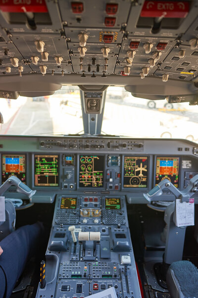 inside of Embraer 190 cockpit