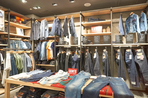 Levi 's store in suria klcc — Stockfoto