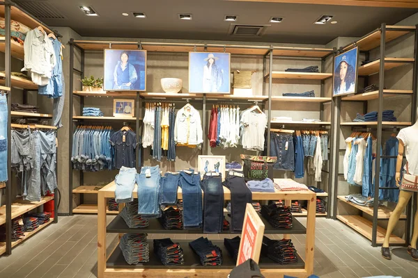 Levi 's store in Suria KLCC — стоковое фото