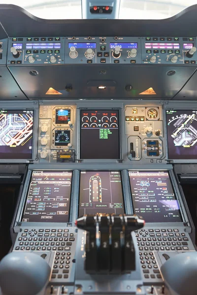 Cockpit da Emirates Airbus A380 — Fotografia de Stock