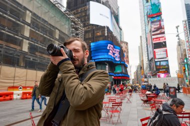 adam New York'ta fotoğraf çekmek