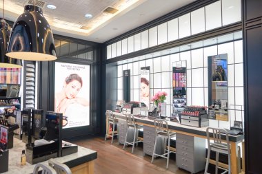 Suria Klcc kozmetik mağazası