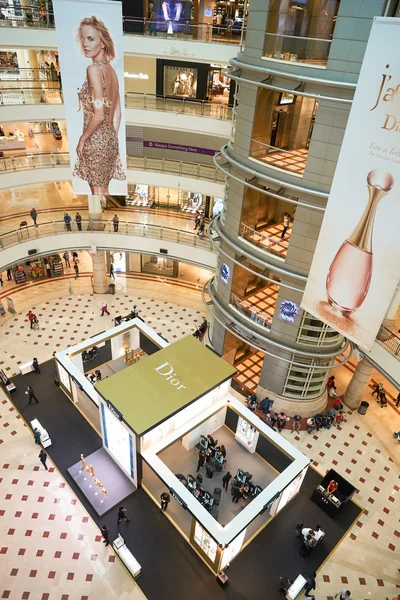 Wewnątrz centrum handlowego Suria Klcc — Zdjęcie stockowe