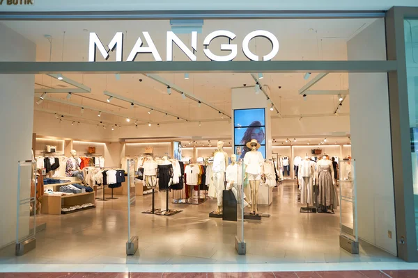 Mango Store in Suria KLCC — Stockfoto